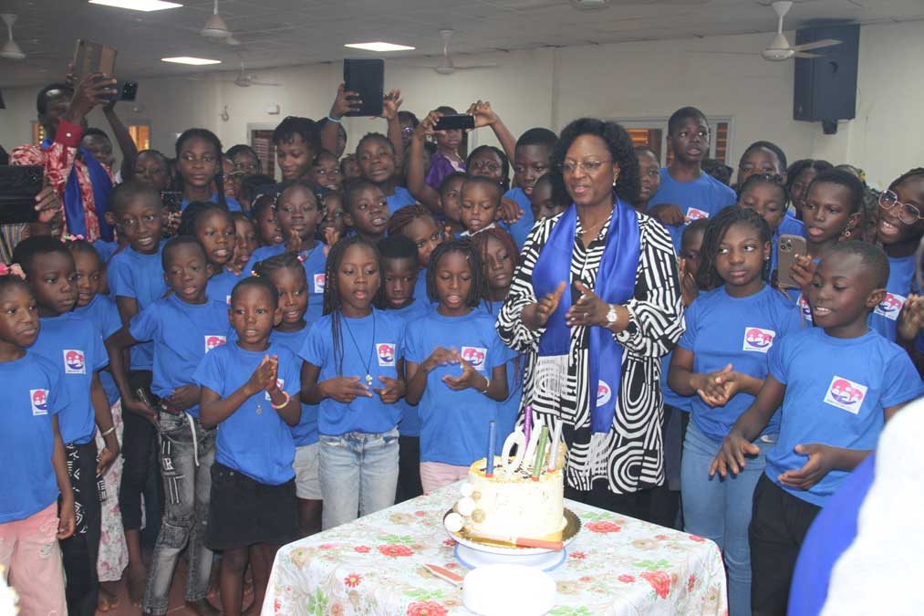 Enfants accompagnés par LYDIE célébrant un anniversaire